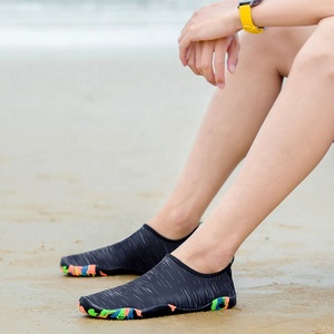 Nouvelles chaussures aquatiques de style mode pour l'extérieur, chaussures pieds nus, chaussures de sport aquatiques, chaussures de marche aquatiques pour la plage et la natation - Product Image 5