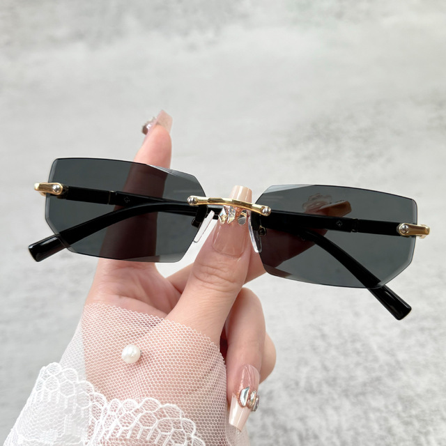Vintage Fashion New Metal Rimless Frameless Rectangle Sunglasses Gradient UV400 PC Lenses Summer Traveling Unisex