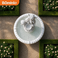 Fontaine en marbre naturel sculptée à la main avec deux chérubins et bassin en coquille, pour jardin extérieur, villa et décoration de cour.