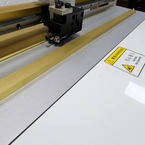 เครื่องเซาะร่องวีกึ่งอัตโนมัติ เครื่องตัดแบบใช้ลมสำหรับทำกล่องแข็ง เครื่องตัดมุมสำหรับกระดาษแข็ง - Product Image 3