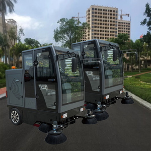 Barredora Eléctrica Autopropulsada XLD 2000 Totalmente Cerrada para Limpieza de Carreteras, Fábricas, Garajes y Estacionamientos - Product Image 1