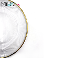 Assiettes de présentation transparentes en verre de 13 pouces avec motif rayé et bord doré