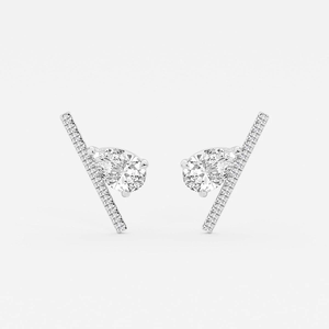 ต่างหูเพชรทรงลูกแพร์ 2 1/4 กะรัต ประดับเพชรทรงกลมแบบไมโครเพฟ ดีไซน์หรูหรา ระยิบระยับ สวยงาม พร้อมความรู้สึกหรูหราอย่างมีคุณค่า - Product Image 3