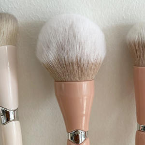 Ensemble de 3 pinceaux de maquillage rose blanc noir manche en plastique cheveux synthétiques ensemble de pinceaux de maquillage végétalien <span class=keywords><strong>costume</strong></span> - Product Image 4