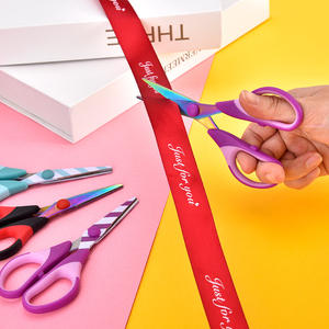 กรรไกรสแตนเลสสีสันสดใส 5.5 นิ้ว รูปตัววี สำหรับงานตัดกระดาษงานฝีมือ ใช้ในสำนักงาน - Product Image 3