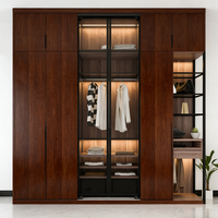 Armoire moderne industrielle Balom Anhui avec porte en verre, placard en bois, chambre à coucher, dressing avec éclairage LED
