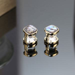 Pendientes de Botón de Oro con Incrustaciones de Circonita de Doble Cara, Estilo de Lujo Ligero de Alta Gama, Hebilla para Oreja, Nuevo Regalo de Moda de Alta Gama - Product Image 4