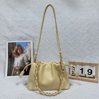 Sac à bandoulière mini en PU souple style bohème populaire en Chine 2026, sac à main portable de luxe pour femme avec chaîne dorée