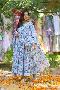 GEORGETTE PESADA CON 7 MTR FLAIR PARAGUERO VESTIDO TOTALMENTE COSTADO PARA MUJERES Y NIÑAS DEL FABRICANTE INDIO A PRECIO AL POR MAYOR - Product Image 4