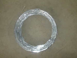 Fil barbelé concertina BTO-22 à prix réduit, diamètre 450 mm et 500 mm - Product Image 6