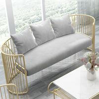 Nordic light luxe Ins style web célébrité petite famille magasin de vêtements simple canapé moderne table basse combinaison canapé chaise