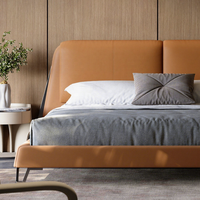 Cadre de lit en cuir de luxe moderne, lit capitonné minimaliste italien taille King pour projets hôteliers et mobilier de chambre haut de gamme