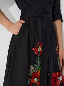 Женское Черное Платье макси с красочной цветочной вышивкой, с лацканами, с коротким рукавом, поясом и карманами, элегантное праздничное платье в стиле бохо - Product Image 3