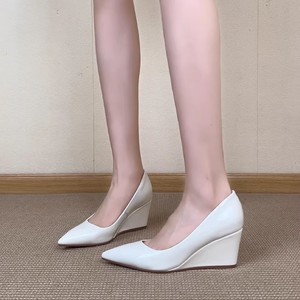 Zapatos de tacón alto con plataforma para mujer, versión de piel de oveja, que aumentan la altura, con punta poco profunda al estilo francés y diseño de una sola pieza. - Product Image 3