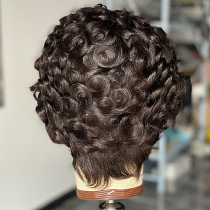 Perruque Choima 13x4 <span class=keywords><strong>pour</strong></span> <span class=keywords><strong>coupe</strong></span> courte bouclée style petite elfe, avec bonnet en dentelle, couleur marron foncé/marron clair/blanc, modèle 6101 - Product Image 5
