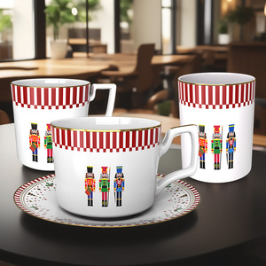 Juego de <span class=keywords><strong>Vajilla</strong></span> de Porcelana con Diseño de Cascanueces Navideño, con Borde Dorado, Platos, Tazones, Tazas y Platillos de Porcelana Navideña, Caja de Regalo Navideña, Venta al por Mayor - Product Image 4