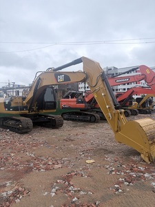 Excavatrice sur chenilles d'occasion CAT 320D2L 20 tonnes avec moteur C7.1 d'origine Caterpillar pour travaux de terrassement et construction en carrière - Product Image 5