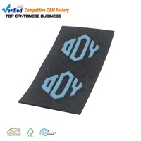 Fournisseur d'étiquettes en cuir souple cousu sur des patchs en daim de silicone de logo en relief 3D colorés personnalisés pour t-shirt