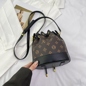 Sac à bandoulière tendance en PU souple, style seau, avec doublure en polyester - Product Image 6