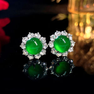 Boucles d'oreilles rétro 925 argent incrusté de lumière luxe et polyvalent, comparable au tempérament de jadéite, boucles d'oreilles fleur de calcédoine verte haut de gamme - Product Image 1