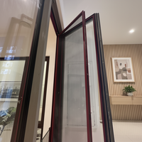 Fenêtre à battant en verre trempé à ouverture verticale en bois recouvert d'aluminium sur mesure de haute qualité avec un design moderne pour salle de bain