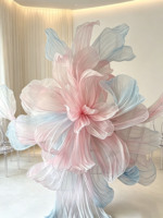 Décoration artisanale J-171 en organza fluide à motif floral géant dégradé pour arrière-plan de cabine photo de cérémonie de mariage en intérieur
