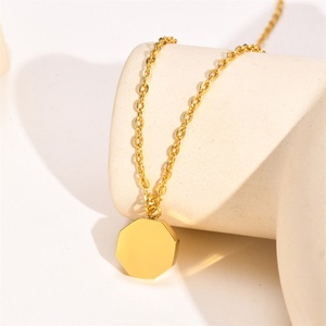 Collar con Colgante Geométrico de Acero Inoxidable Chapado en Oro para Mujer, Popular en Instagram - Product Image 4