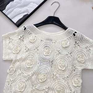 Haut en tricot crocheté fait main avec applique florale 3D, manches courtes ajourées, chemisier d'été - Product Image 4
