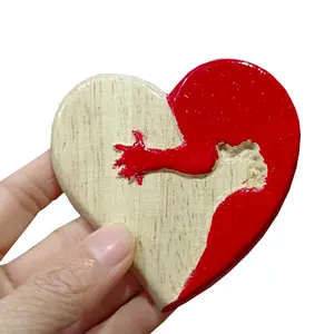 Creative Wooden Hugging Heart Craft Ornaments for Valentine's Day Gift Home Desktop Decorations Wood Loving Heart Garden Decor