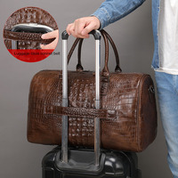 Sac de voyage de luxe vintage pour homme en cuir de crocodile avec fermeture éclair et logo personnalisé en relief