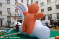 Homme en pain d'épices gonflable géant sur nuage avec arc-en-ciel pour la décoration des centres commerciaux, gonflable publicitaire durable