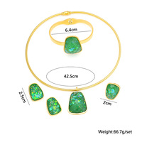En stock – Nouveauté : Parure de bijoux tendance pour femme en acier inoxydable avec paillettes – Collier ras-du-cou, bracelet, boucles d'oreilles et bague – Bijoux quotidiens plaqués or – Vente en gros