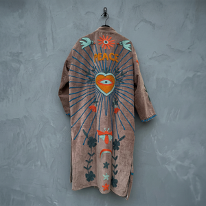 Veste Kimono Longue en Velours Marron Brodé Suzani Fait Main Indien, Style Vintage, Motifs Sacré-Cœur, Mauvais Œil et PAIX, Vente en Gros - Product Image 2