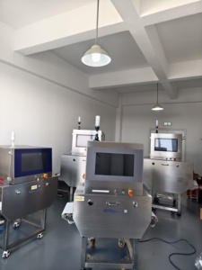 เครื่องตรวจจับรังสีเอ็กซ์สำหรับอาหารสัตว์เลี้ยงความไวสูง 0.2 มม. ตรวจจับเศษกระดูกและโลหะในอาหารเม็ดสำหรับสัตว์เลี้ยงแบบแห้ง - Product Image 4