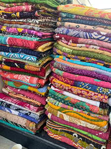 Couette Kantha en coton 60x90 pouces, couvre-lit indien fait main en patchwork, couverture bohème réversible, literie décorative cousue à la main - Product Image 3