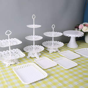 Lussuosi Alzatine per Torte a 3 Piani con Struttura in Metallo per Servire Pasticceria in Stile Europeo e per Matrimoni - Product Image 1