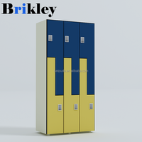 Solution de casier HPL grain de bois imperméable et durable de type Z, personnalisée en usine par Brikley, avec serrure RFID pour les installations sportives