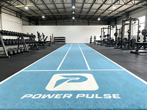 Tapis de <span class=keywords><strong>gazon</strong></span> artificiel antidérapant en <span class=keywords><strong>synthétique</strong></span> à motif personnalisé pour l'entraînement de force en salle avec traîneau et les sols des lieux de fitness - Product Image 3