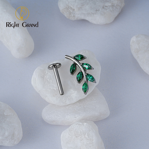 Pendiente <span class=keywords><strong>de</strong></span> <span class=keywords><strong>titanio</strong></span> ASTM F136 16G con circonita marquise en forma <span class=keywords><strong>de</strong></span> hoja para perforaciones <span class=keywords><strong>de</strong></span> hélice, cartílago y concha con parte trasera plana - Product Image 3