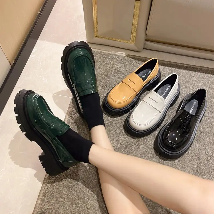 Sepatu pantofel datar wanita sol tebal kulit paten ujung bulat baru Korea sepatu kasual kulit asli lembut