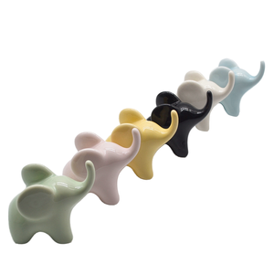 <span class=keywords><strong>Statuette</strong></span> di Elefanti in Ceramica OEM con il Naso in Su, Statua di Elefante Amorevole, Piccole Sculture, Decorazione Casa Africana, Regali di San Valentino - Product Image 4