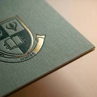 Porte-documents universitaire Prestige A4 personnalisé avec logo, dossier de présentation institutionnel, dossier à 2 poches