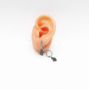 Boucles d'oreilles créoles Yunnique rétro en acier titane avec lettre B, en acier inoxydable 316, design géométrique pour usage quotidien - Product Image 4