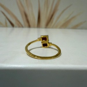 Anillo de Oro de 14K con Dos Rubíes de Corte Radiante y Pequeños Diamantes, Anillo de Joyería con Gemas de Estilo Baguette de Media Eternidad - Product Image 6