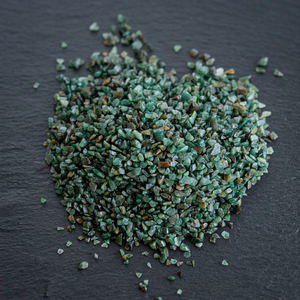 Pierres précieuses brutes vertes naturelles, formes mélangées, cristaux non polis pour la fabrication de bijoux et l'artisanat - Product Image 4