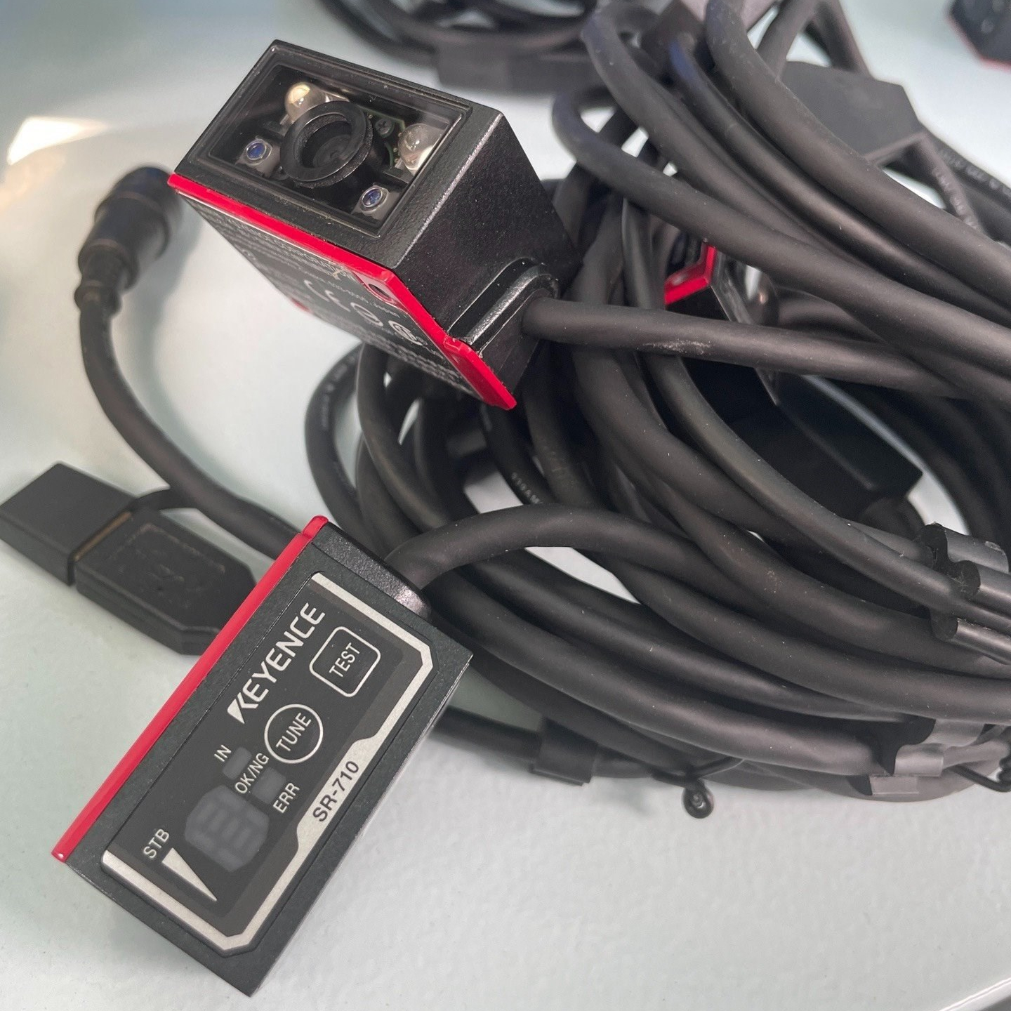 SR-700 超小型固定式コードリーダー (KEYENCE) Ultra-compact, Fixed type Code Reader - SR-700 | KEYENCE America