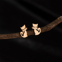 Boucles d’oreilles de perçage hypoallergéniques en acier inoxydable, puce pour cartilage en forme de cœur avec inscription