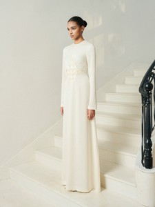 Vestidos de mujer con cuello redondo Detalles especiales en la parte delantera Manga larga MITO DRAPEADO VESTIDO LARGO Deknit Volver Satén Georgette WHITE ANT - Product Image 3