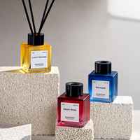 Diffuseur de parfum sans flamme en verre coloré carré de 50 ml avec bâtonnets noirs, parfums assortis, pour la décoration de la maison