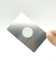 Carte de visite NFC personnalisée de luxe en métal doré avec code QR, puce NFC 213 215 216 pour le réseautage intelligent